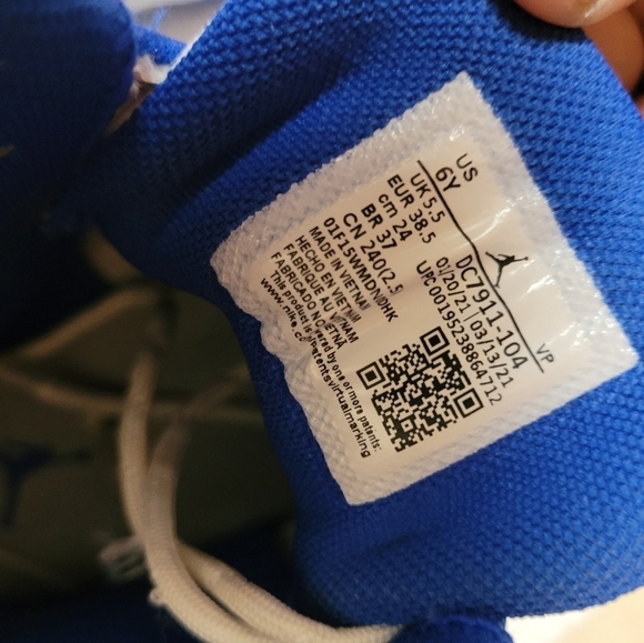 👟 🔹️Jordan🔹️jordan Pro Strong White Hyper Royal size 6 Youth sneakers ✨️👟 - Picture 3 of 9